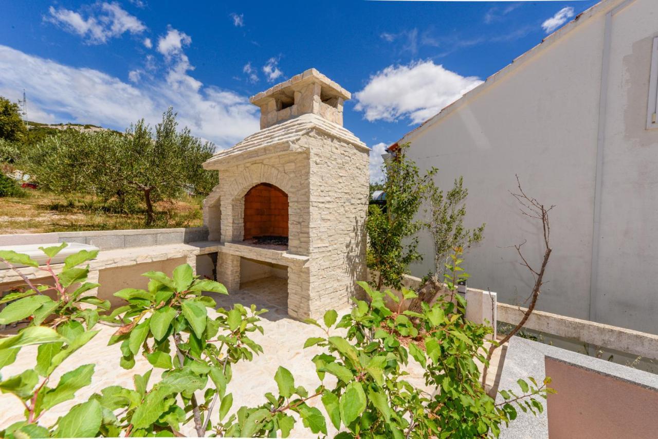 Apartments Amfora - Cozy And Modern Apartments For Up To 15 People, 100M From The Sea And Beach Стара Новаля Екстериор снимка