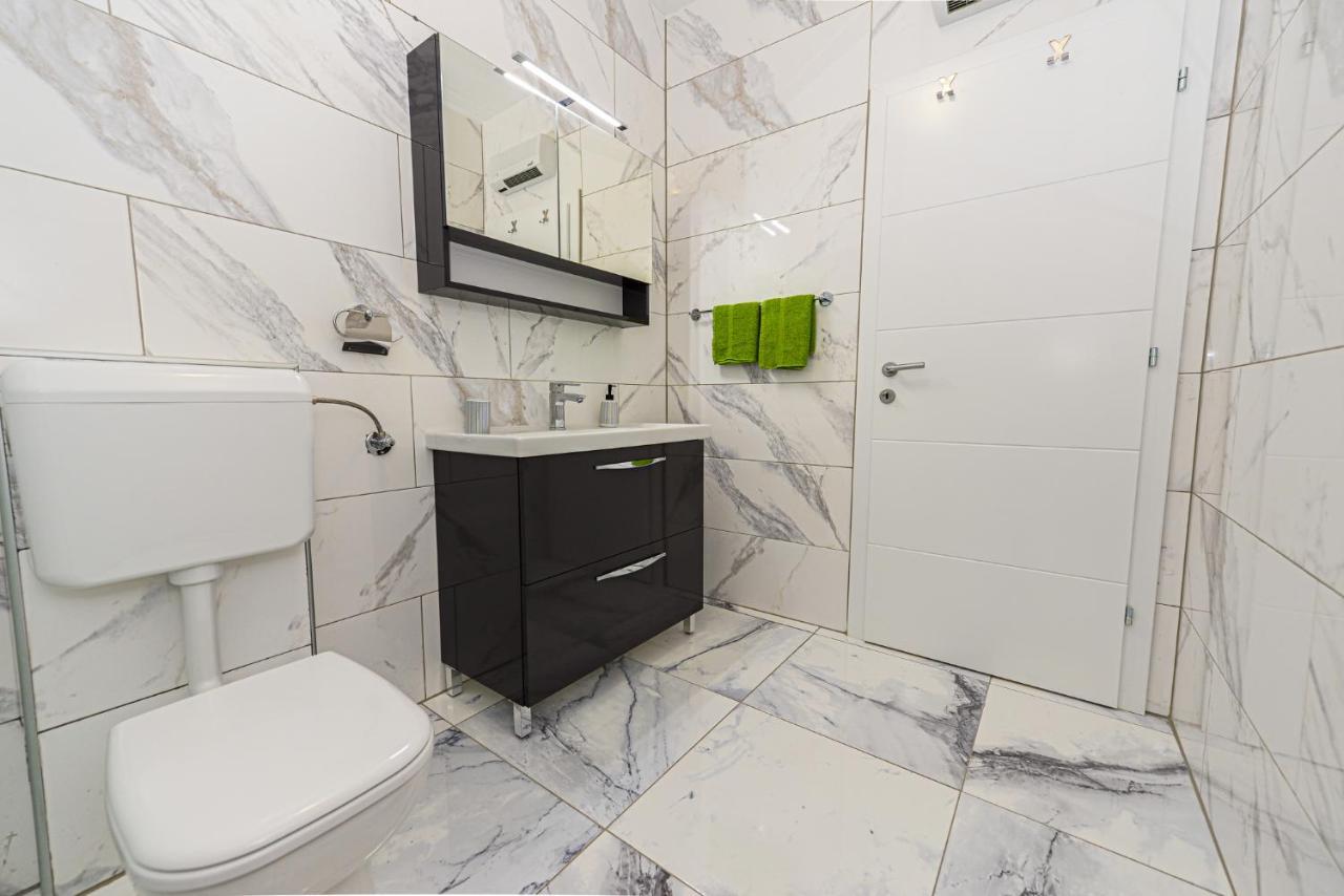 Apartments Amfora - Cozy And Modern Apartments For Up To 15 People, 100M From The Sea And Beach Стара Новаля Екстериор снимка