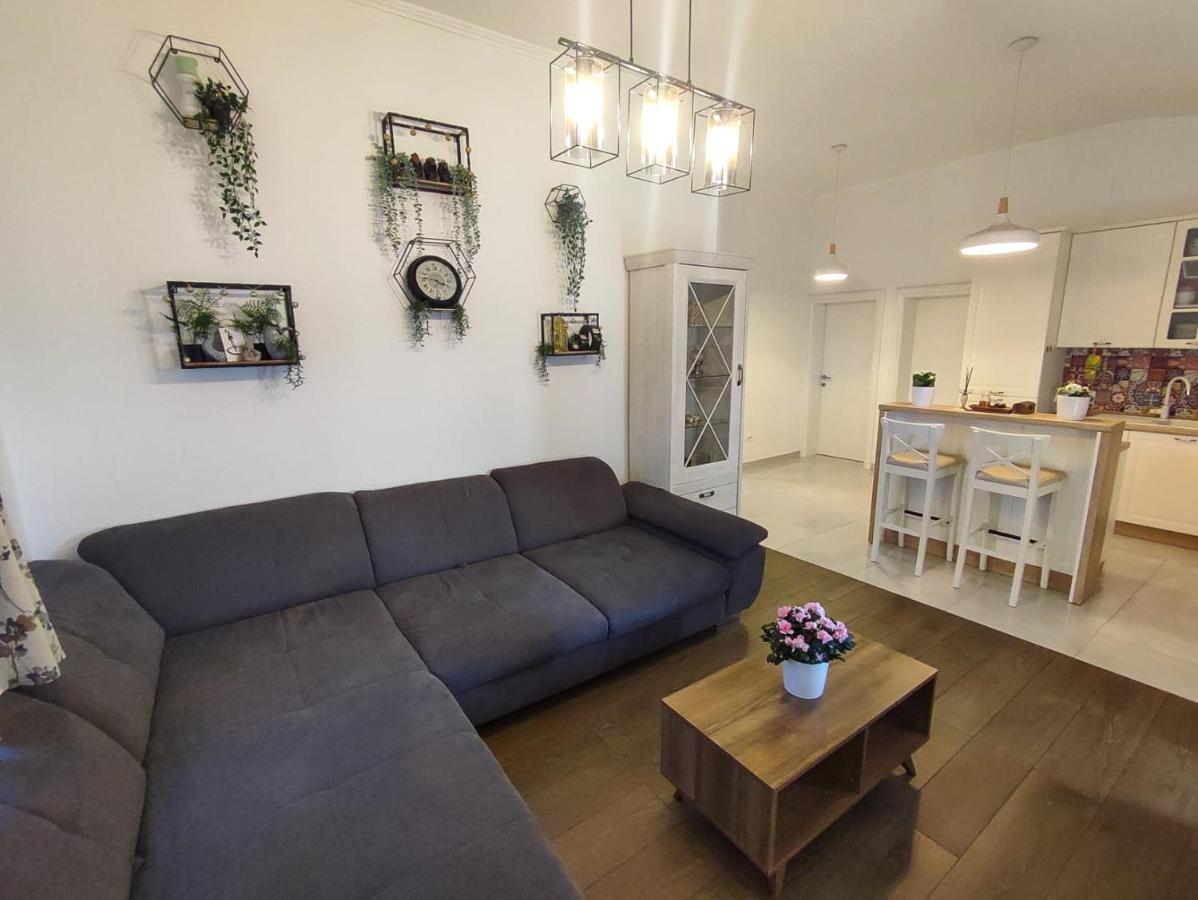 Apartments Amfora - Cozy And Modern Apartments For Up To 15 People, 100M From The Sea And Beach Стара Новаля Екстериор снимка