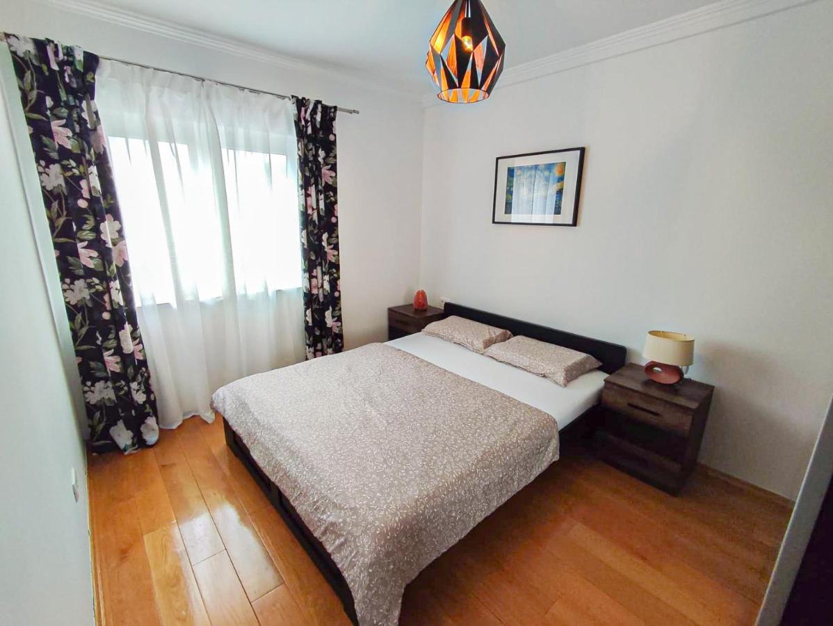 Apartments Amfora - Cozy And Modern Apartments For Up To 15 People, 100M From The Sea And Beach Стара Новаля Екстериор снимка