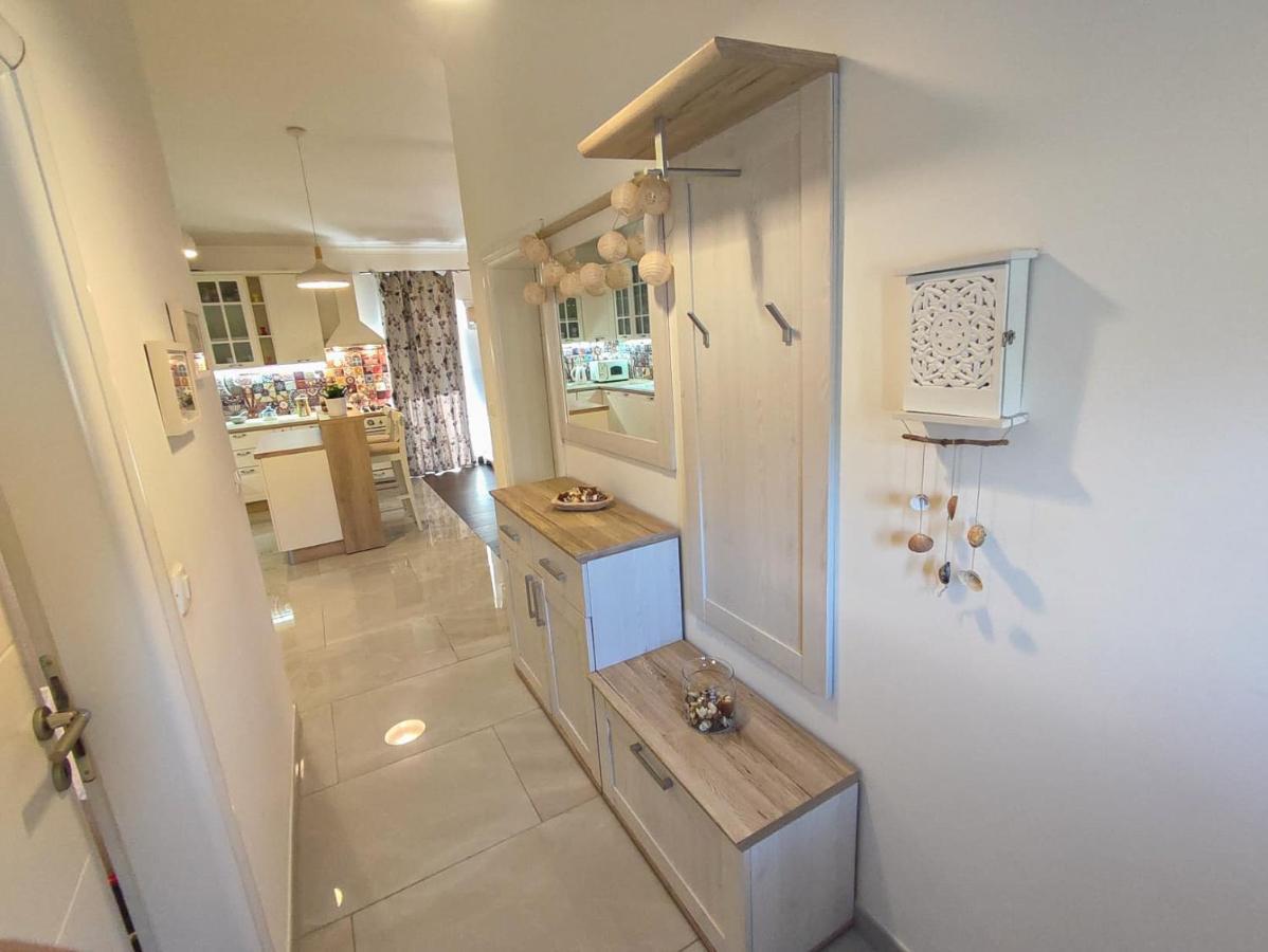 Apartments Amfora - Cozy And Modern Apartments For Up To 15 People, 100M From The Sea And Beach Стара Новаля Екстериор снимка