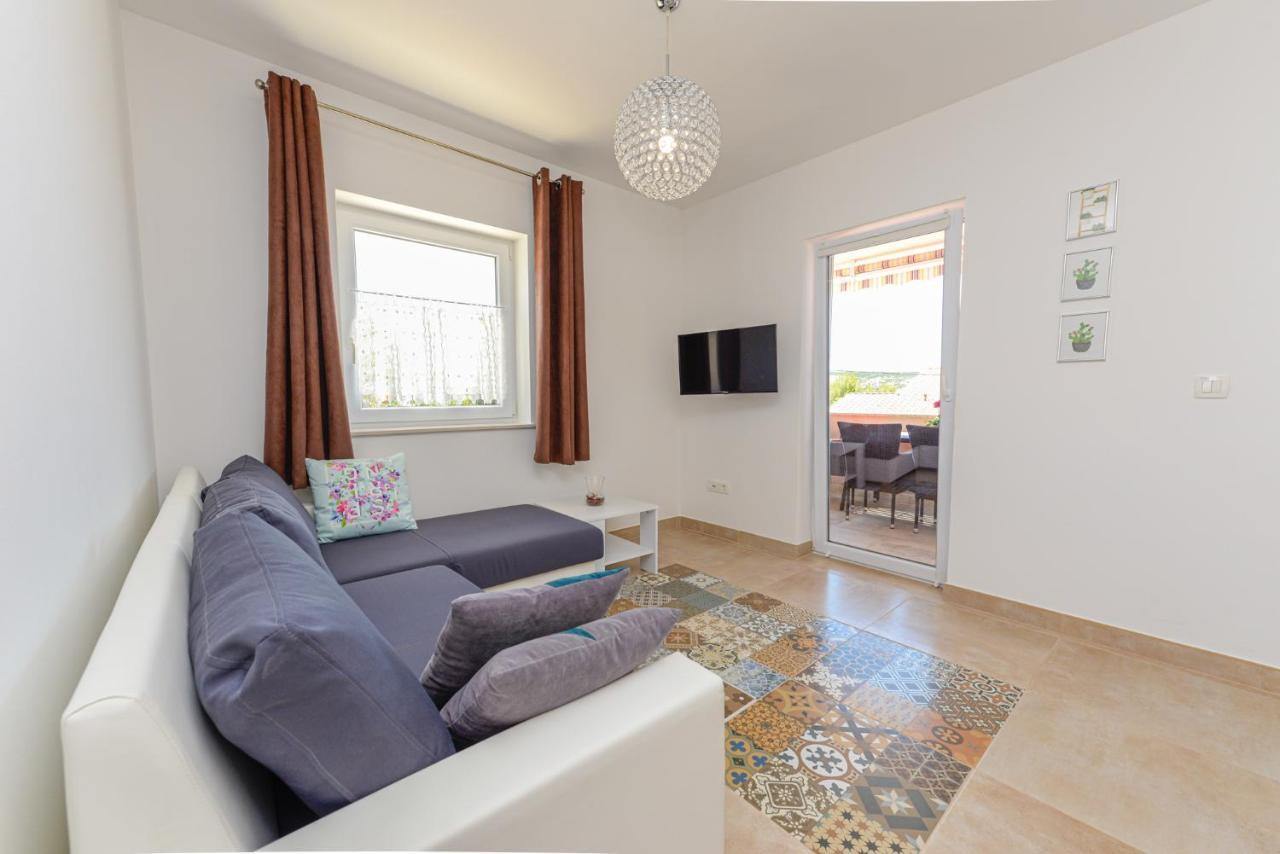 Apartments Amfora - Cozy And Modern Apartments For Up To 15 People, 100M From The Sea And Beach Стара Новаля Екстериор снимка