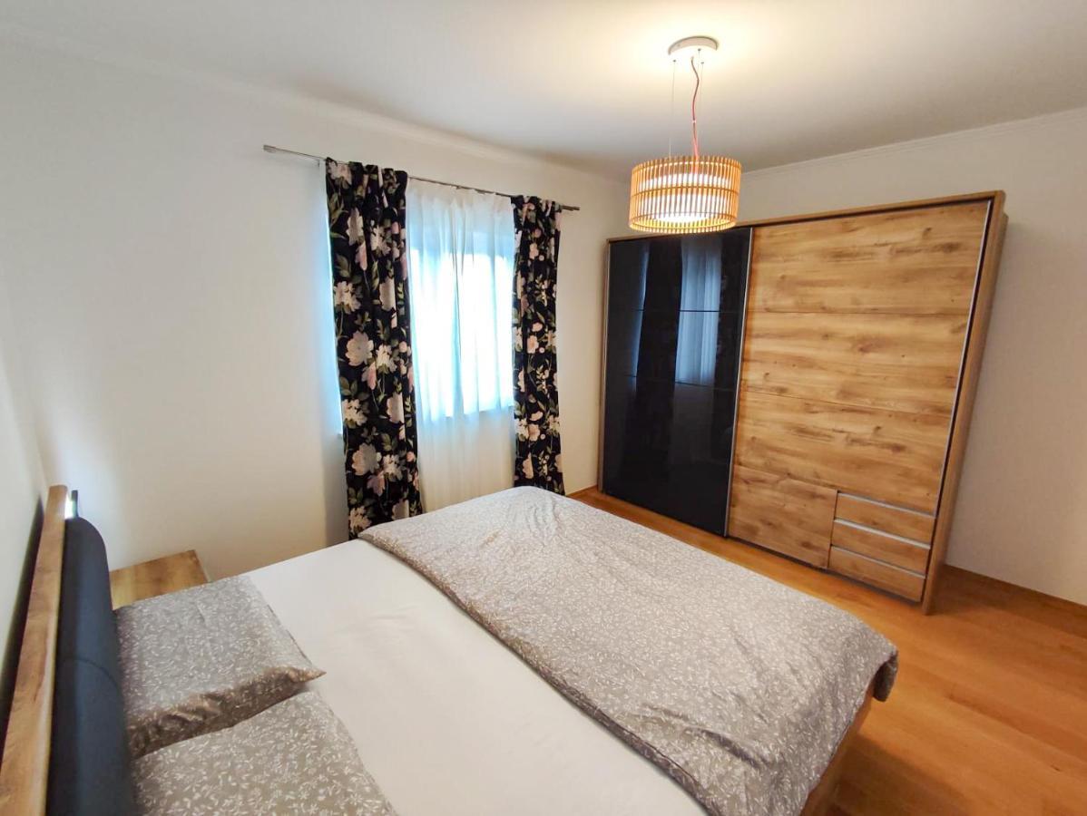 Apartments Amfora - Cozy And Modern Apartments For Up To 15 People, 100M From The Sea And Beach Стара Новаля Екстериор снимка