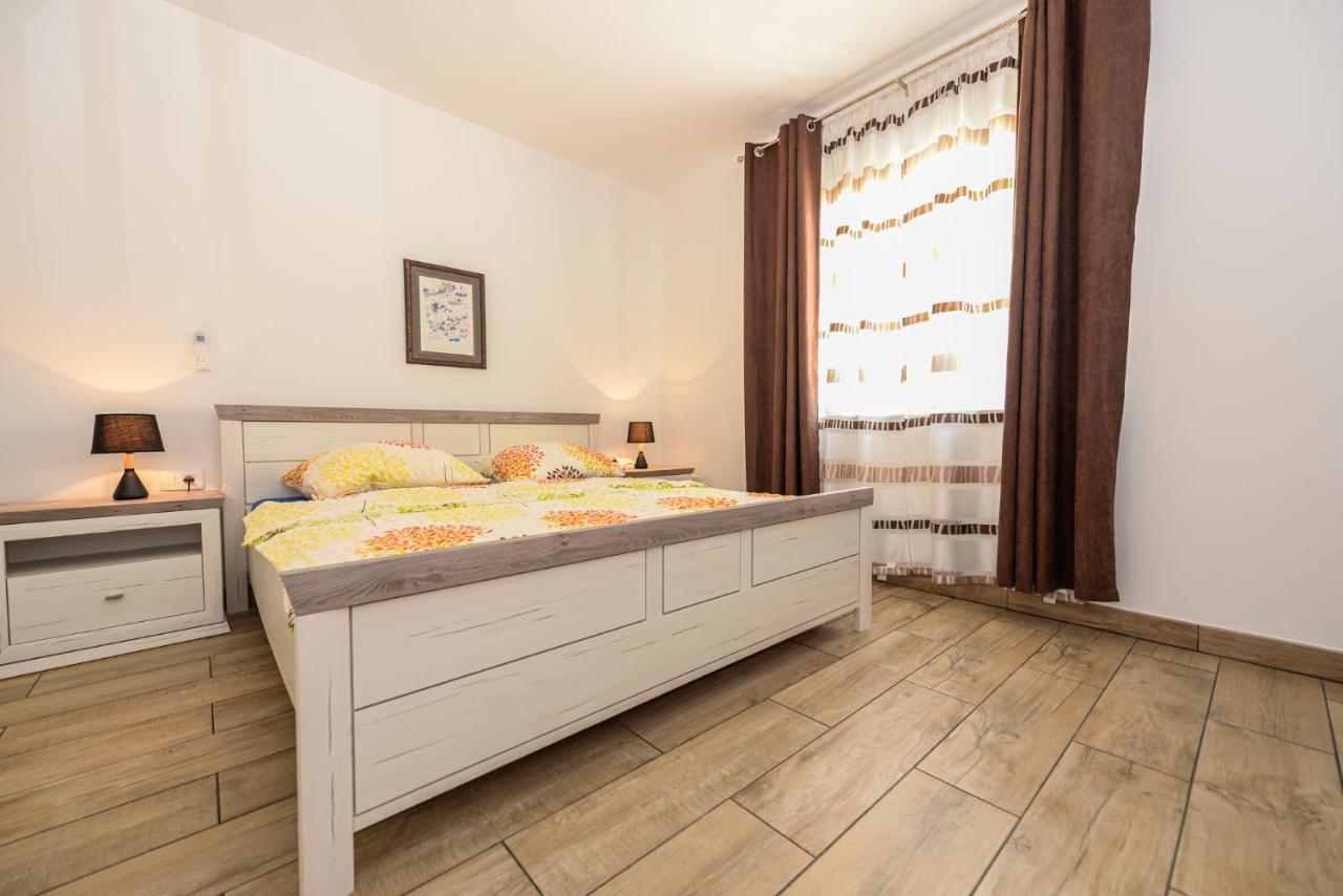 Apartments Amfora - Cozy And Modern Apartments For Up To 15 People, 100M From The Sea And Beach Стара Новаля Екстериор снимка