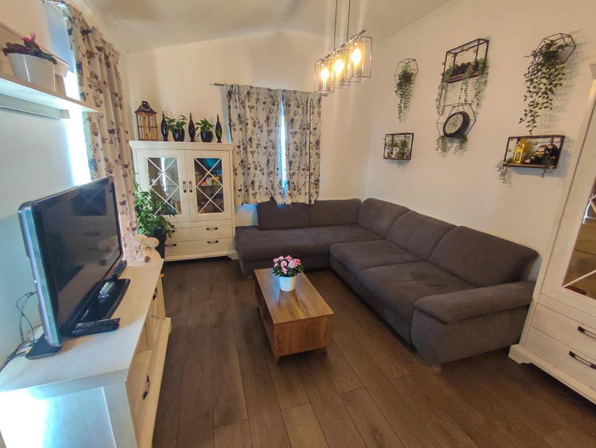 Apartments Amfora - Cozy And Modern Apartments For Up To 15 People, 100M From The Sea And Beach Стара Новаля Екстериор снимка
