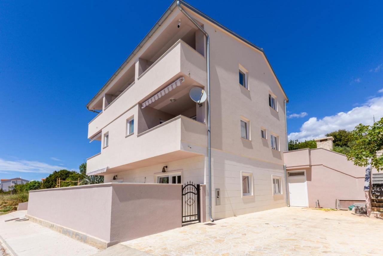 Apartments Amfora - Cozy And Modern Apartments For Up To 15 People, 100M From The Sea And Beach Стара Новаля Екстериор снимка