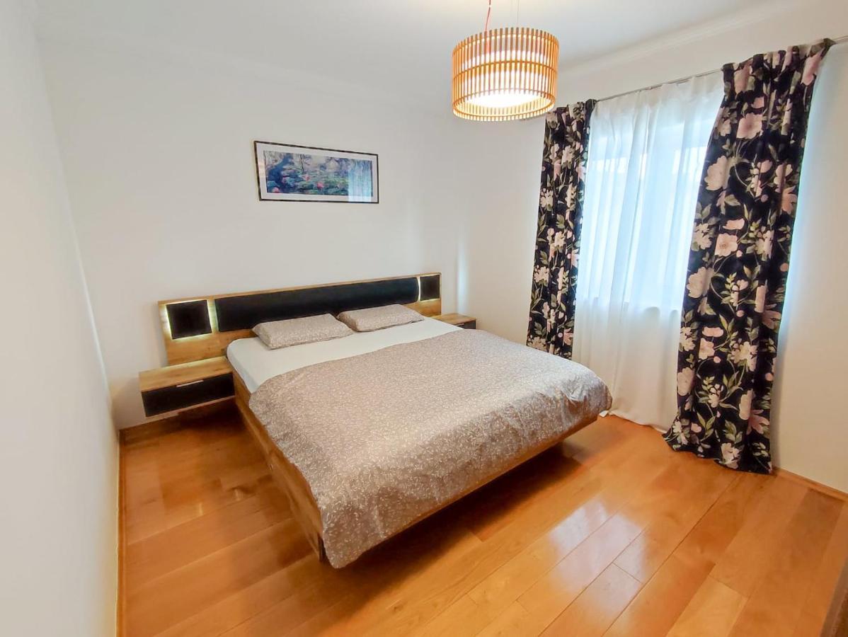 Apartments Amfora - Cozy And Modern Apartments For Up To 15 People, 100M From The Sea And Beach Стара Новаля Екстериор снимка