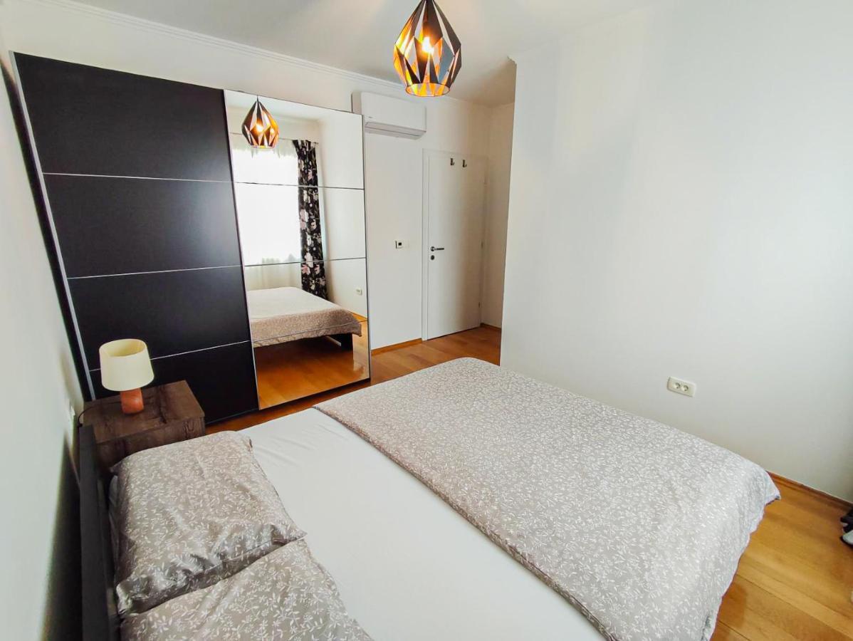 Apartments Amfora - Cozy And Modern Apartments For Up To 15 People, 100M From The Sea And Beach Стара Новаля Екстериор снимка